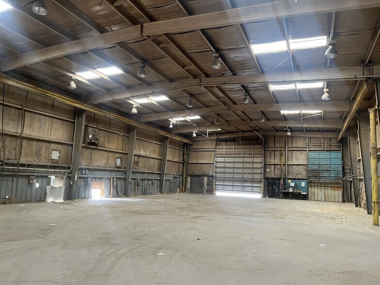 More Photos Of 1012 E Waylon Jennings Blvd, Littlefield Industrial For Sale