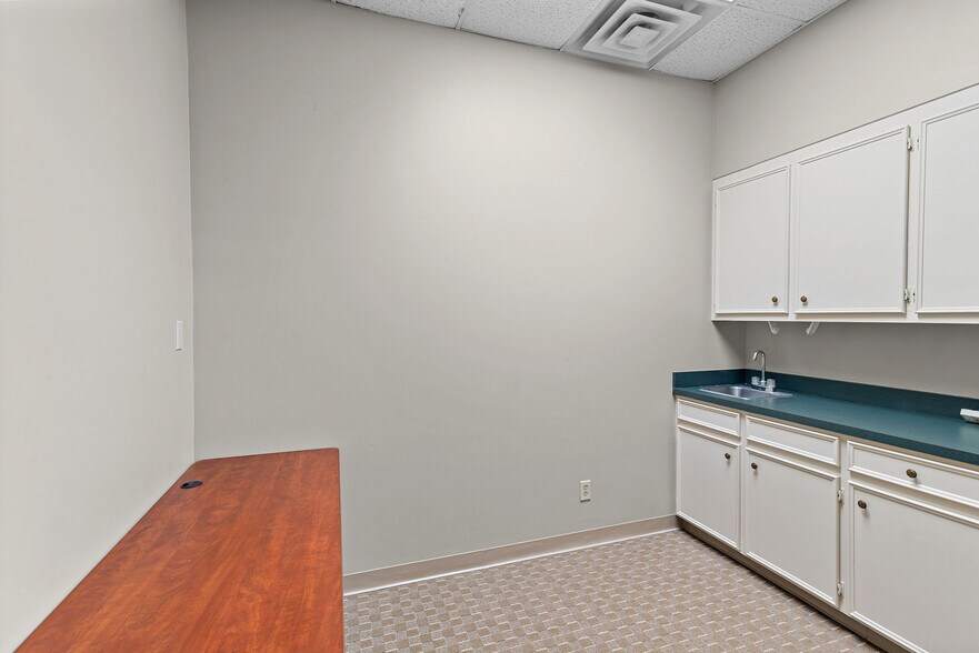 More Photos Of 800 N Spring St, Shreveport Office For Sale