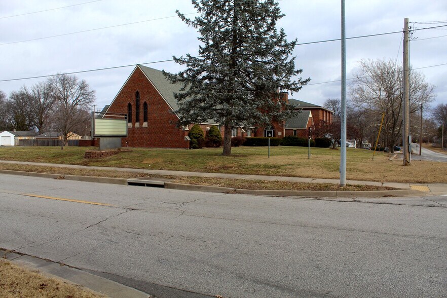 More Photos Of 12613 Grandview Rd, Grandview Religious Facility For Sale