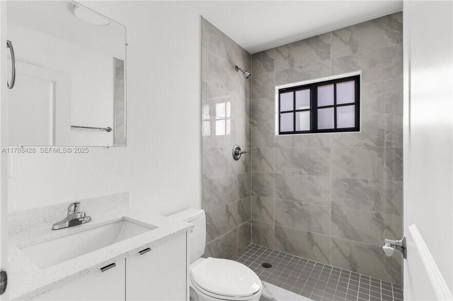 More Photos Of 634 NW 7th St, Florida City Apartments For Sale