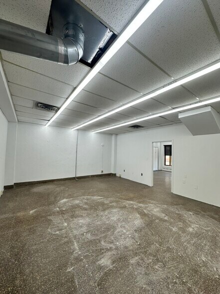 More Photos Of 328 High St, Burlington Storefront Retail Residential For Lease