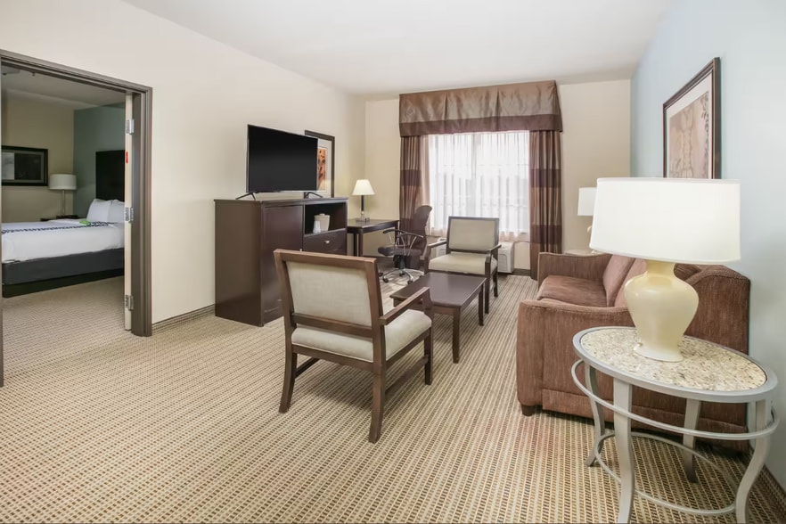 More Photos Of 431 Airport Fwy, Euless Hospitality For Sale