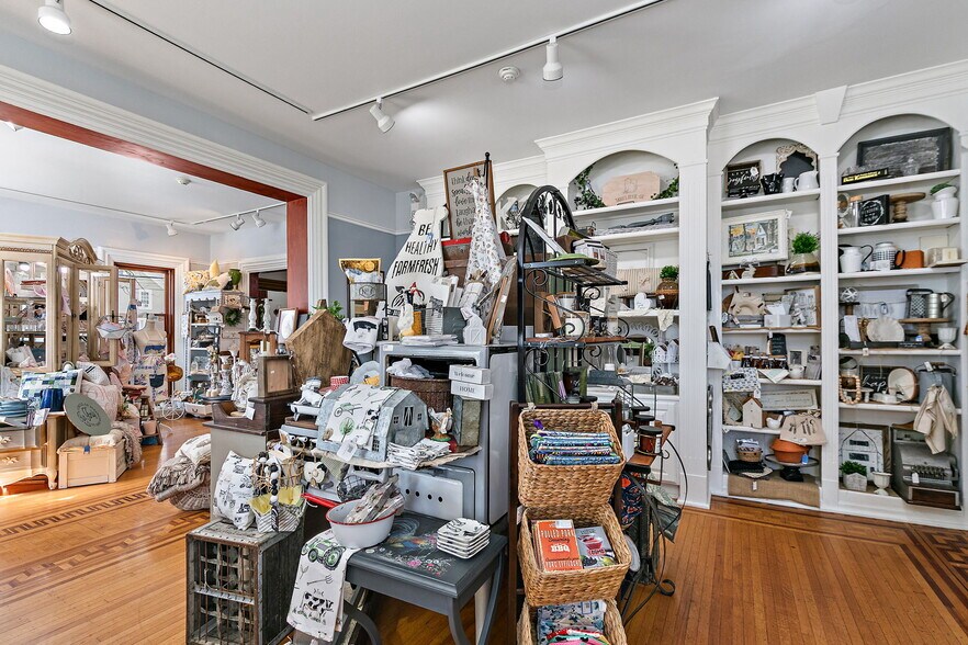 More Photos Of 303 N Main St, Elburn General Retail For Sale