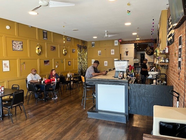 More Photos Of 4247 S Kingshighway Blvd, Saint Louis Bar For Lease
