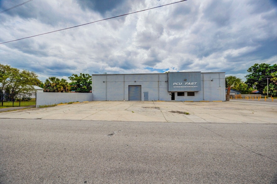 More Photos Of 1001 E Skagway Ave, Tampa Warehouse For Lease