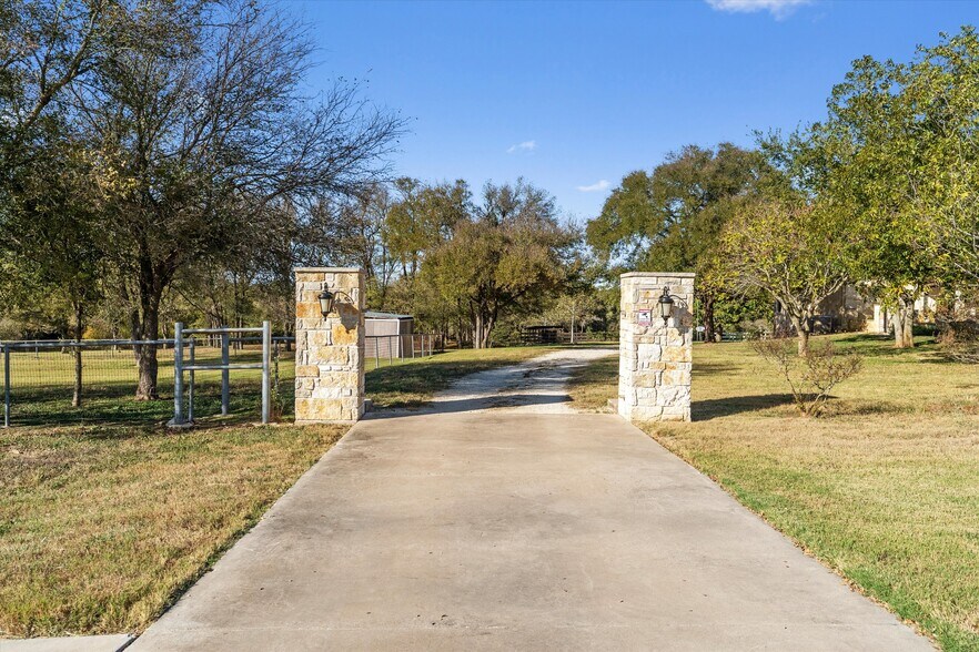 More Photos Of 1092 FM 3000, Elgin Specialty For Sale