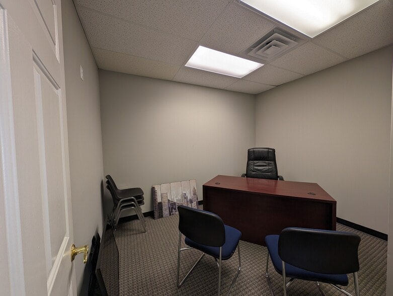 More Photos Of 401 S Earl Ave, Lafayette Office For Lease