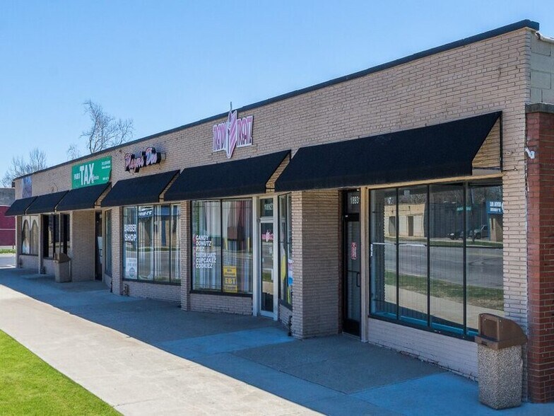 Primary Photo Of 18911-18931 W 7 Mile Rd, Detroit Storefront For Lease