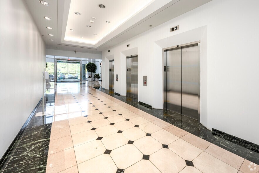 More Photos Of 555 Quince Orchard Rd, Gaithersburg Office For Sale