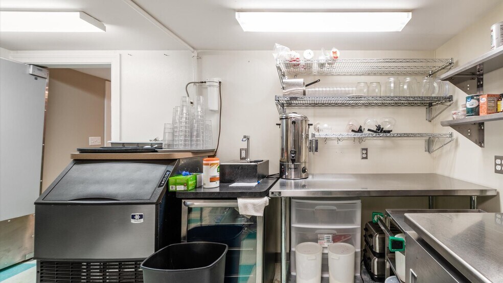 More Photos Of 120 W Main St, Somerset Flex For Sale
