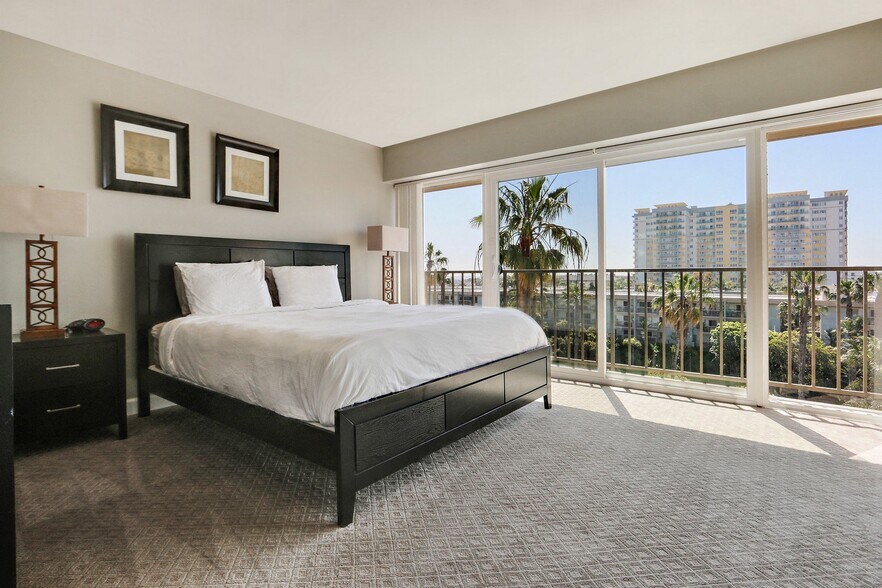 More Photos Of 415-425 Washington Blvd, Marina del Rey Apartments For Lease