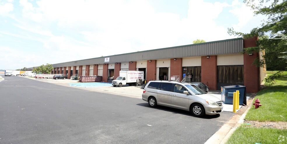 More Photos Of 3361 75th Ave, Landover Warehouse For Lease