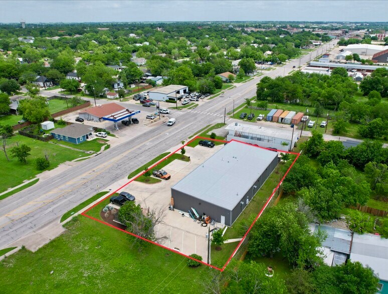 More Photos Of 1009 W 2nd St, Taylor Flex For Sale