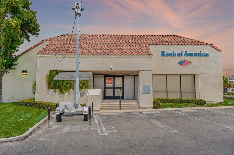 More Photos Of 2495 Lakeshore Dr, Lake Elsinore Bank For Sale