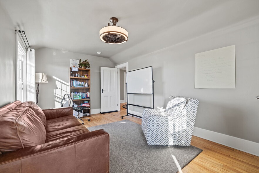 More Photos Of 2049 S Brentwood Blvd, Springfield Office For Sale