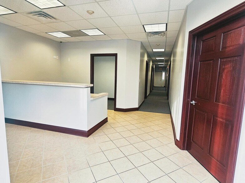 More Photos Of 11223 Distinctive Dr, Orland Park Medical For Lease