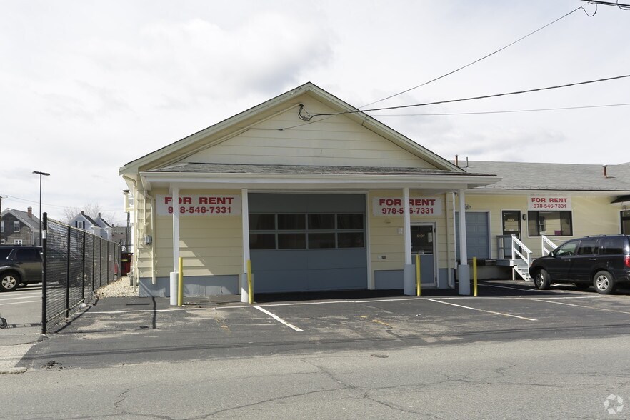 More Photos Of 20 Maplewood Ave, Gloucester Light Distribution For Lease
