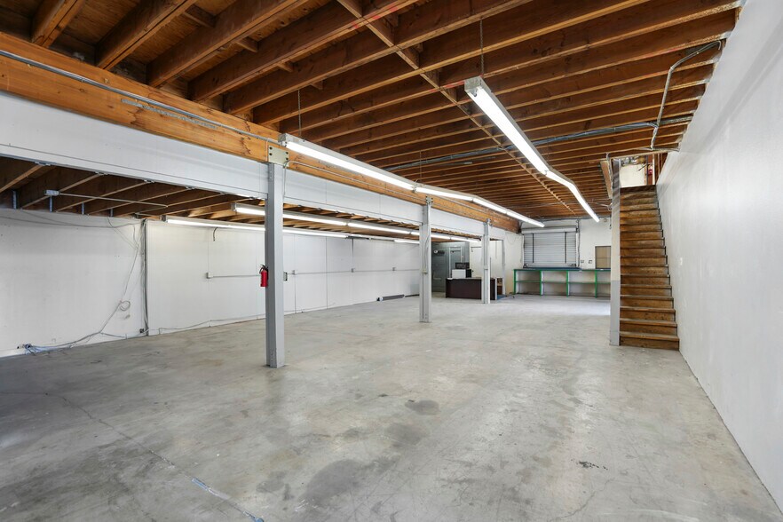 More Photos Of 19232 Beach Blvd, Huntington Beach Auto Dealership For Lease