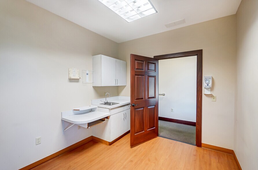 More Photos Of 3300 Philadelphia Dr, Dayton Medical For Sale