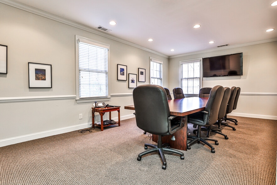 More Photos Of 1905 Woodstock Rd, Roswell Office For Lease