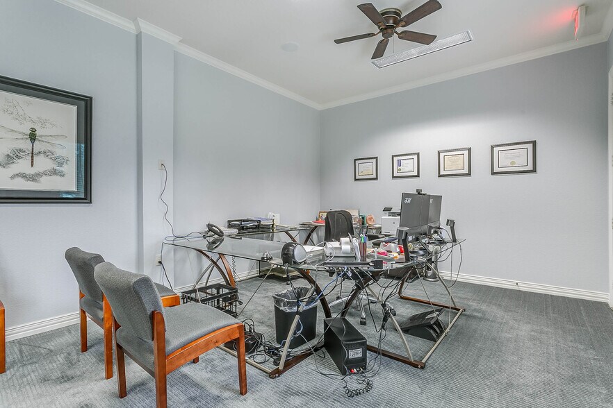 More Photos Of 7633 Bellaire Dr S, Fort Worth Medical For Sale