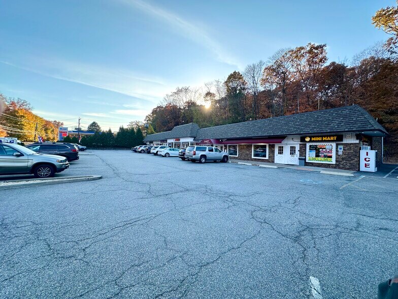 More Photos Of 136-154 Rifle Camp Rd, Woodland Park General Retail For Sale