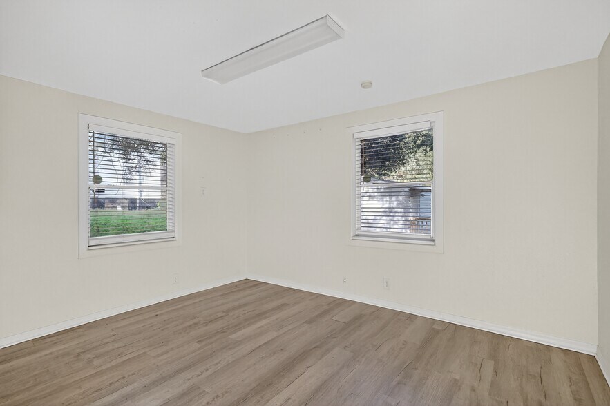 More Photos Of 111 E Lady Lake Blvd, Lady Lake Office For Lease