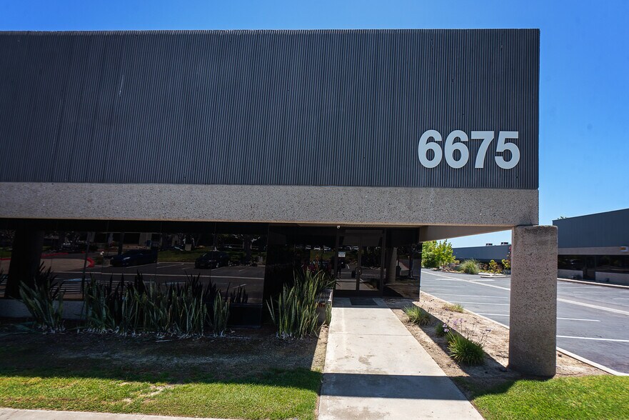 More Photos Of 6675 Mesa Ridge Rd, San Diego Office For Lease