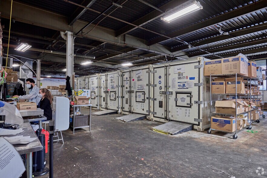 More Photos Of 2590 Park Ave, Bronx Manufacturing For Lease