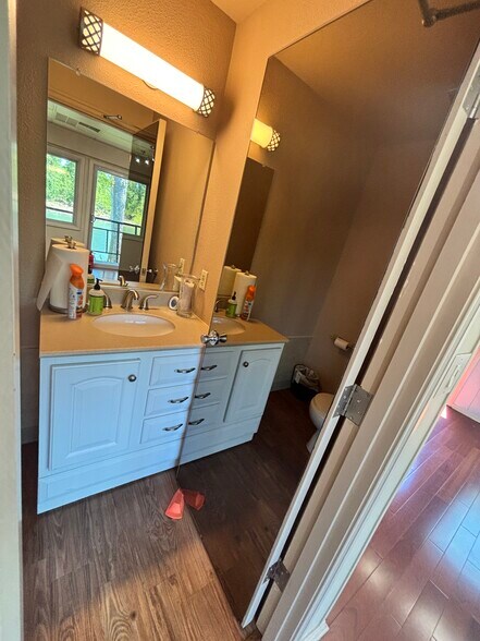 More Photos Of 131 NE Pine St, Salem Office For Lease