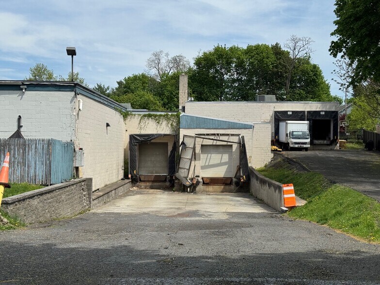 More Photos Of 195 Hudson St, Cornwall-on-Hudson Distribution For Lease