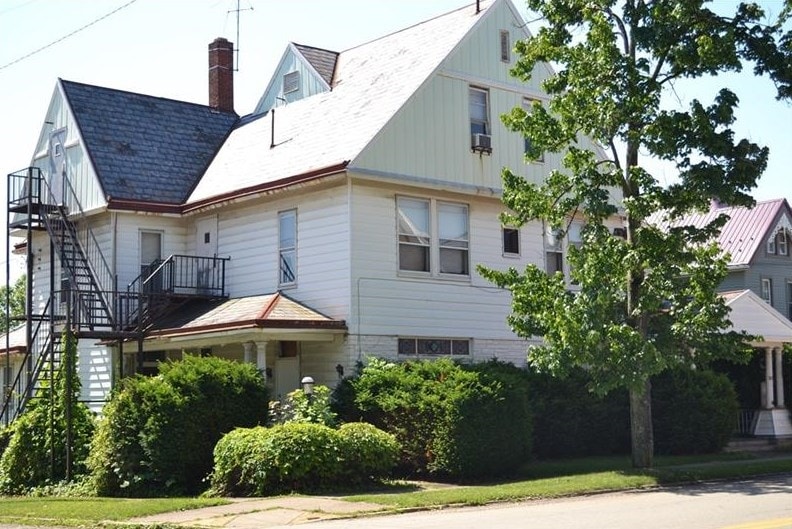 Primary Photo Of 212 N Chestnut St, Scottdale Apartments For Lease