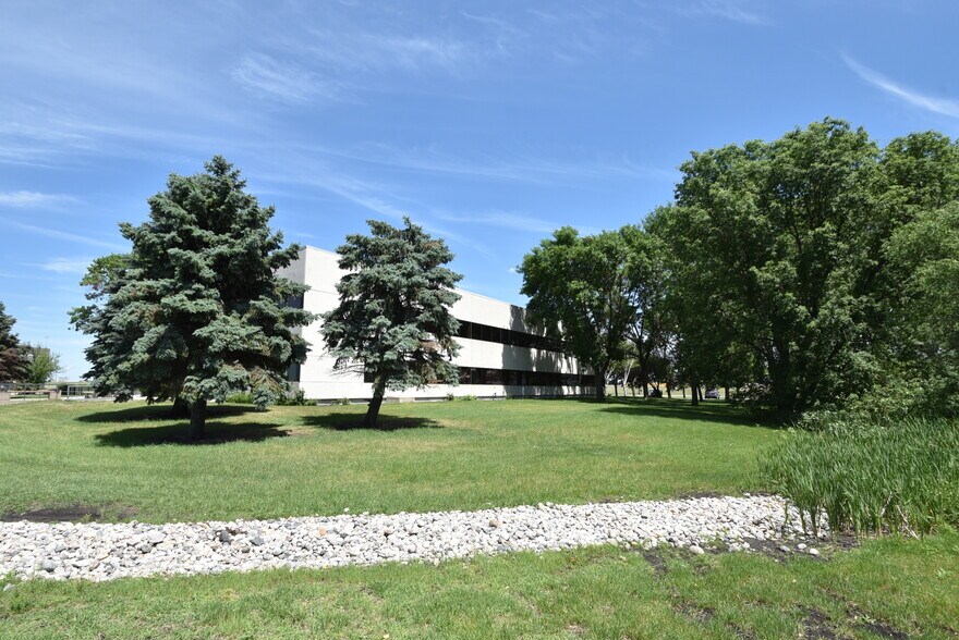 More Photos Of 1701 38th St S, Fargo Office For Lease