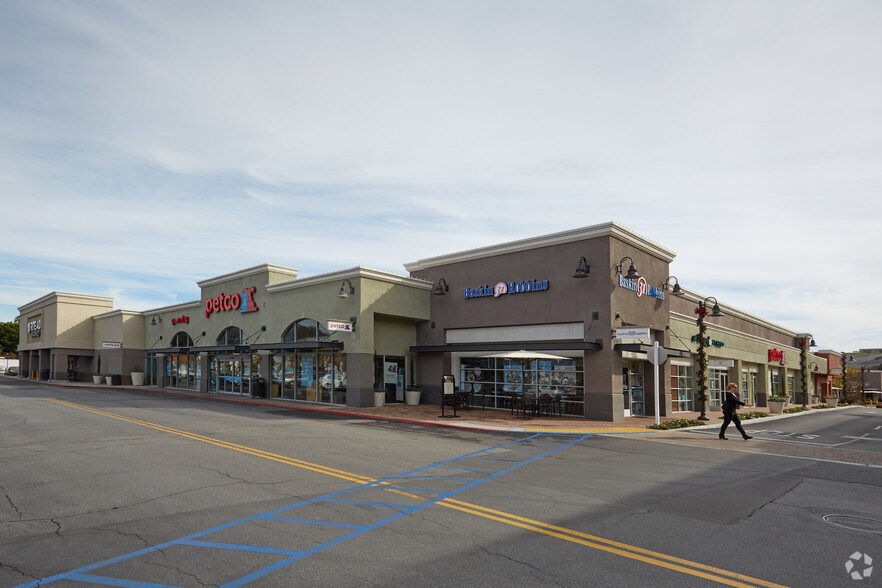 Primary Photo Of 5-46 Peninsula Ctr, Rolling Hills Estates General Retail For Lease