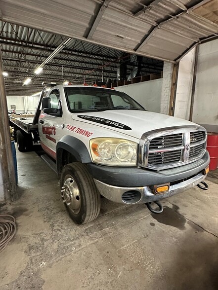 More Photos Of 325 1st St, Toledo Office For Sale