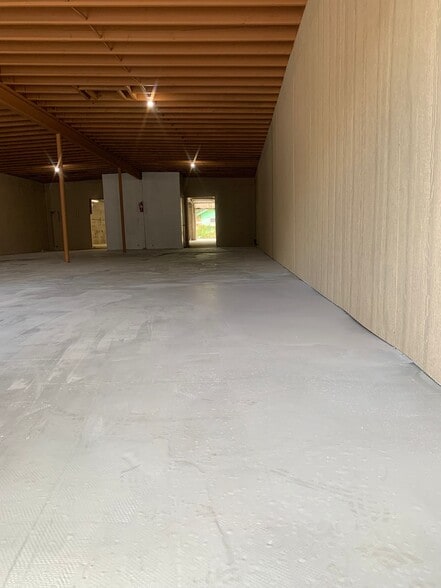 More Photos Of 2113 E Cesar Chavez St, Austin Freestanding For Lease