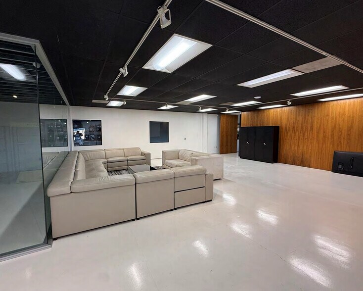 More Photos Of 2025-2027 Long Beach Ave, Los Angeles Warehouse For Lease