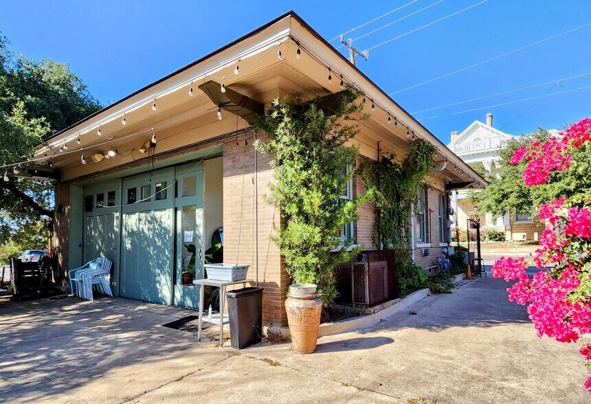 More Photos Of 602 W French Pl, San Antonio Office Residential For Sale