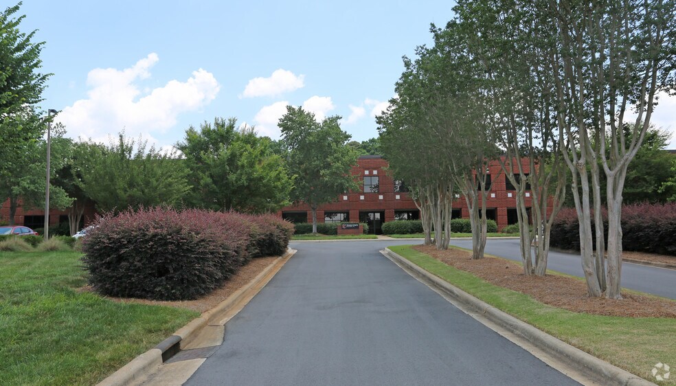 More Photos Of 11515 Vanstory Dr, Huntersville Light Distribution For Lease