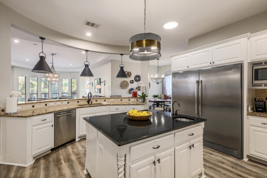 More Photos Of 8601 Zyle Rd, Austin Specialty For Sale