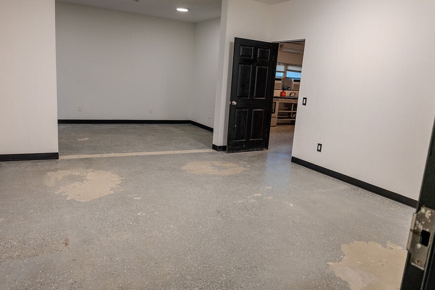 More Photos Of 6160 Mineral Wells Hwy, Weatherford Industrial For Lease