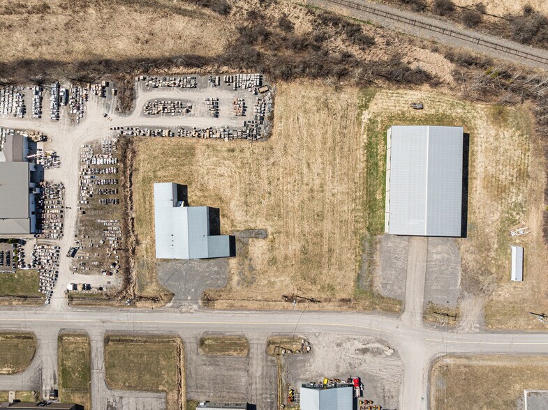 More Photos Of 19 Terry Fox Dr, Vankleek Hill Manufacturing For Sale