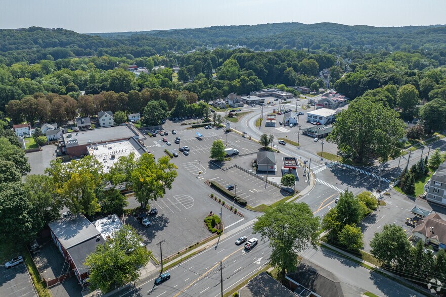 More Photos Of 44 Grassy Plain St, Bethel Storefront For Sale