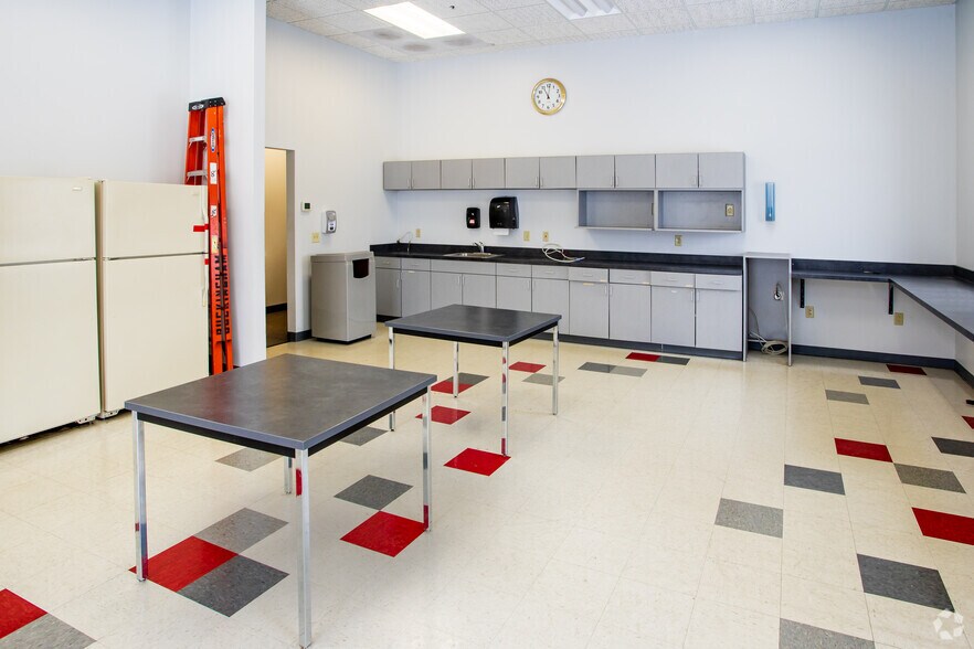 More Photos Of 1565 Jefferson Rd, Rochester Unknown For Lease