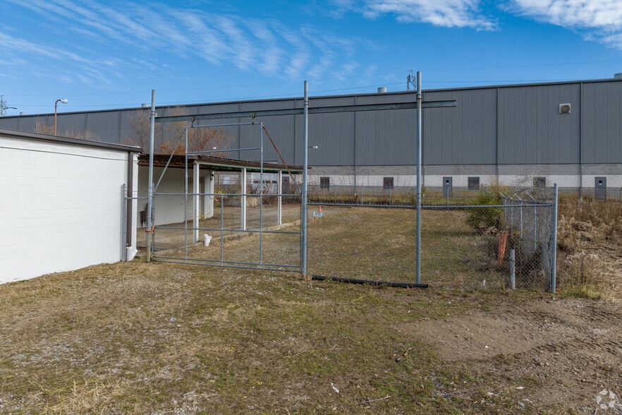 More Photos Of 1045 Eagon St, Barberton Manufacturing For Sale