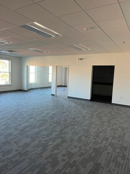 More Photos Of 1902 Leland Dr SE, Marietta Unknown For Lease