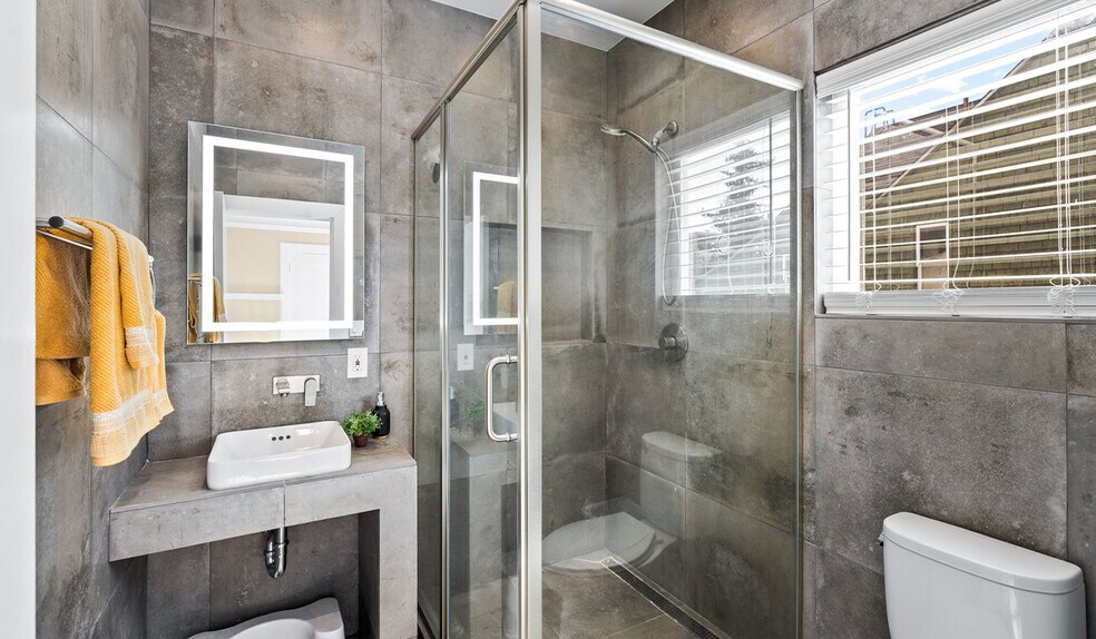 More Photos Of 435 Vernon St, Oakland Specialty For Sale