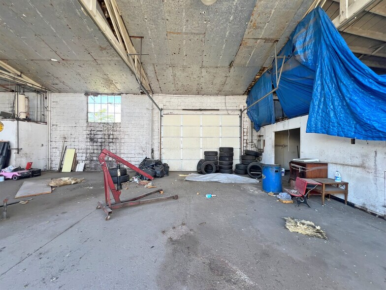 More Photos Of 2010 Schaper Ave, Erie Warehouse For Sale