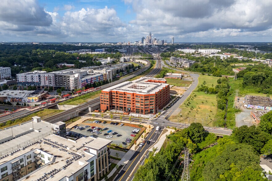 More Photos Of 300 E 36th St, Charlotte Apartments For Lease