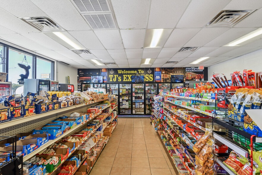 More Photos Of 7571 W Judge Perez Dr, Arabi Freestanding For Sale